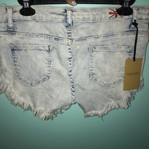 Light wash denim shorts - Picture 2 of 3